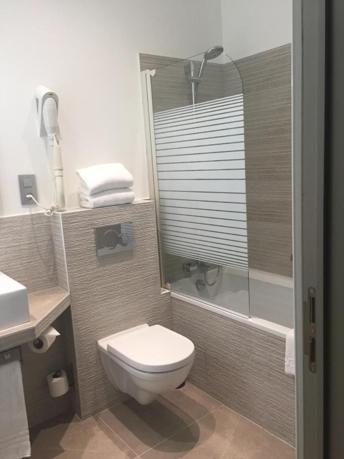 Shelter-Rooms Buizingen Екстер'єр фото