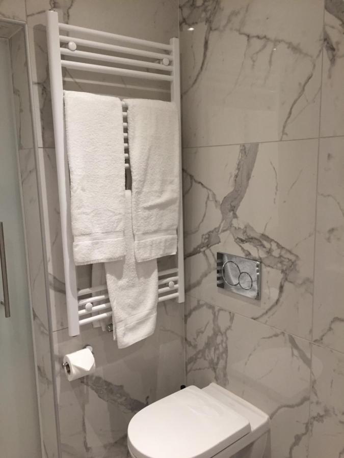 Shelter-Rooms Buizingen Екстер'єр фото