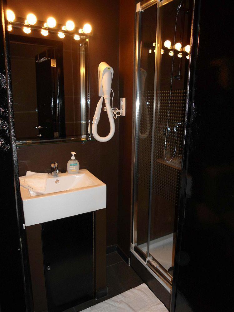 Shelter-Rooms Buizingen Екстер'єр фото